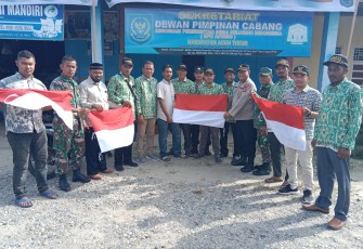 APDESI Aceh Timur Sumbangkan 1000 Bendera