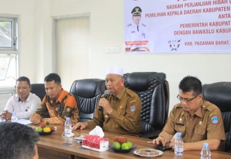 Pemda Pasbar Bersama Bawaslu Tandatangani NPHD Pilkada 2024 