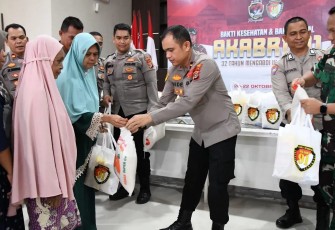 Polres Aceh Timur Membagikan 100 Paket Sembako