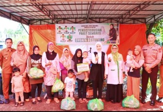 Ketua TP PKK Bintan Hafizha Rahmadhani Distribusikan Paket Sembako Dhuafa dan Stunting