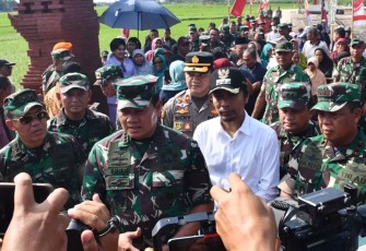 Panglima TNI saat Tinjau Hasil Karbak Skala Besar di Desa Garon, Kecamatan Balerejo, Kabupaten Madiun, Sabtu (11/3/2023).