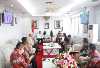 Wali Kota Padang Panjang Fadly Amran bersama Forkopimda menemui Dirjen Polpum Kemendagri.