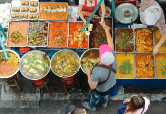 Ilustrasi berbagai hidangan warisan turun menurun di pasar tradisional (Foto: Freepik)