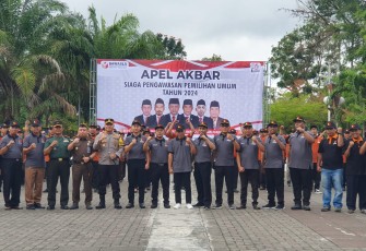 Danramil 0806/03 Durenan Ikuti Apel Akbar Siaga Pengawasan Pemilu 2024 di Trenggalek