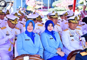 Gubernur AAL saat Hadiri Upacara Peringatan HUT TNI AL ke–78 di Koarmada II Surabaya