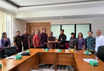 Foto bersama usai rapat