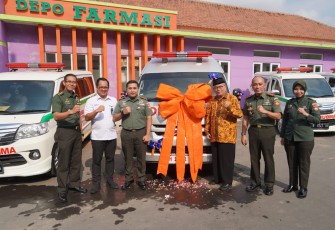 Danrem Wijayakusuma Terima Mobil Ambulance CSR BRI Purwokerto 