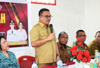 Wali Kota Bitung Maurits Mantiri saat memberikan sambutan