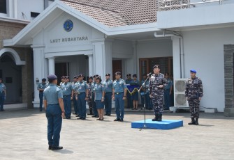 Panglima Kolinlamil Laksda TNI Edwin, S.H, M.Han, M.H. Serahkan Kendaraan Dinas 