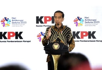  Presiden Jokowi dalam sambutannya pada acara Puncak Peringatan Hari Antikorupsi Sedunia Tahun 2023 yang digelar di Istora Senayan, Gelora Bung Karno (GBK), Jakarta, pada Selasa, 12 Desember 2023.