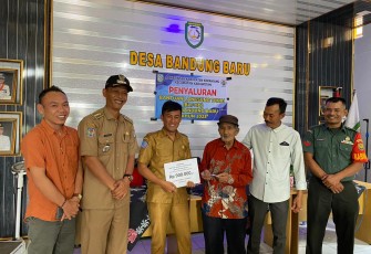 Penyaluran BLT DD Tahap IV Desa Bandung Baru