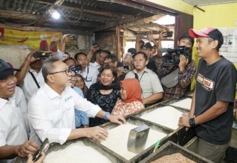 Menteri Perdagangan, Zulkifli Hasan melakukan kunjungan ke Pasar Tanjungsari, Kabupaten Sumedang, Jawa Barat, Rabu (13/12)