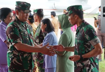 Dandim 1016/Palangka Raya saat Sambut Kedatangan Panglima TNI 