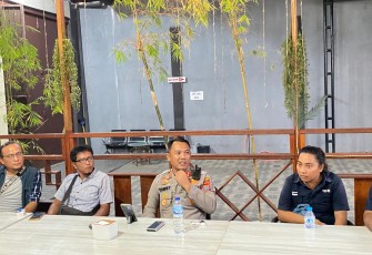 Kapolres Bitung AKBP Tommy Bambang Souissa, SIK saat menyampaikan sambutan pada Jumat Curhat Bersama Wartawan