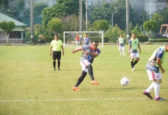 Pangdam Jaya/Jayakarta Mayjen TNI Mohamad Hasan menggelar kegiatan olahraga bersama dengan Kapolda Metro Jaya Irjen Pol Karyoto beserta pejabat Kodam Jaya dan Jajaran Polda Metro Jaya, dilapangan Sepakbola Makodam Jaya, Cililitan, Jakarta Timur, Rabu (27/12/2023)