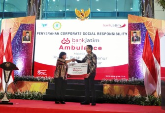 Rumah Sakit Jiwa Menur Provinsi Jawa Timur Peroleh CSR Berupa Ambulans dari Bank Jatim 
