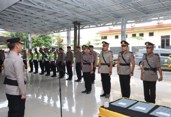 Kapolres Batu Bara AKBP Jose D.C Fernandes,S.I.K melantik empat Pejabat Utama (PJU), Kasatreskrim, Kapolsek Lima Puluh, Kapolsek Medang Deras dan Kasi Humas Polres Batu Bara, di Halaman Aula Polres Batu Bara, Rabu (22/11/2023)