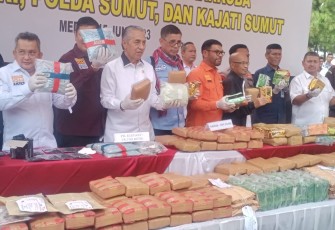 Pemusnahan barang bukti narkoba dipimpin Kapolda Sumut Irjen Pol RZ Panca Putra Simanjuntak, pada Kamis (15/6) dihadiri Komisi III DPR RI Hinca Panjaitan dan Tim serta Kajatisu Idianto SH MH.