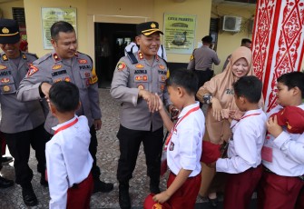 Pelajar SD El Ma’arif Boarding School Adakan Kunjungan ke Polres Pasaman Barat
