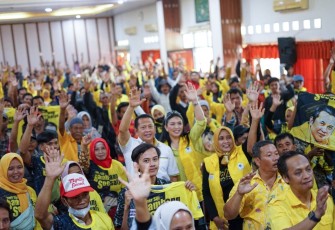 Bamsoet dalam pengukuhan ribuan saksi Partai Golkar di empat kecamatan di Kabupaten Kebumen, Jumat (15/12/23)