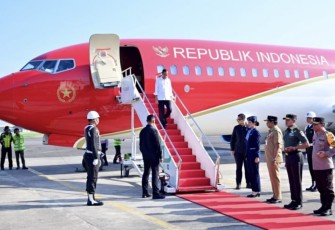 Presiden Joko Widodo tiba di Pangkalan Utama TNI AD (Lanumad) Ahmad Yani, Kota Semarang untuk melakukan kunjungan kerja di Provinsi Jawa Tengah pada Rabu, 13 Desember 2023