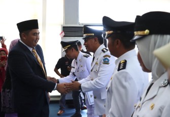 Bupati Bintan Roby Kurniawan Mutasi Seluruh Camat