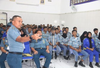 TNI AL dengan Yayasan Hang Tuah Sosialisasi Media Sosial dan Cegah Bullying