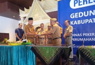 Bupati Juliyatmono meresmikan Gedung Kebudayaan Karanganyar, Senin (2/1/2022).