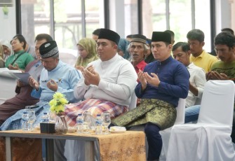 Bupati Bintan Roby Kurniawan bersama Wakil Bupati Bintan Ahdi Muqsith, Rabu (20/09) di Aula Bandar Seri Bentan.