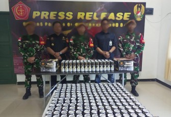 Satgas Pamtas RI-Malaysia Gagalkan Penyelundupan 240 Kaleng Miras Ilegal