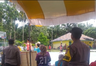 Bhabinkamtibmas saat Lakukan Pengamanan