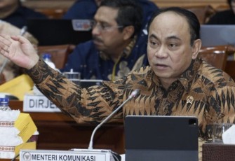 Menkominfo Budi Arie Setiadi dalam Rapat Kerja Komisi I DPR RI mengenai Diseminasi Informasi dan Dukungan Infrastruktur TIK Pemilu 2024 di Senayan, Jakarta Pusat, Rabu (29/11/2023).