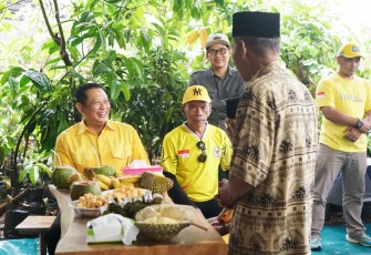  Bamsoet saat bertemu dengan perwakilan masyarakat Desa Bantarbarang di Purbalingga, Jumat (15/9/23).