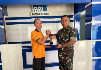 Kasrem 081/DSJ Letkol Inf Yuli Eko Purwanto pada sesi dialog di Pro 1 RRI Madiun dalam rangka memperingati Hari Juang TNI AD ke-78, Jumat (15/12/2023)