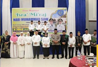 Peringatan Isra Mi'raj Nabi Muhammad SAW 1444 H dengan mengangkat Tema "Hijrah menuju ASN yang Berkarakter, Amanah, dan Profesional dalam mewujudkan Labuhanbatu yang maju dan sejahtera yang dilaksanakan di Ballroom Suzuya Rantauprapat. Rabu (15/03/2023).