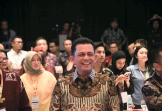 Gubernur Kepri H Ansar Ahmad  