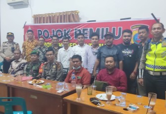Waka Polsek Medan Timur AKP Edisman SH MH kepada wartawan disela bincang-bincang pada Pojok Pemilu sekaligus  koordinasi dengan penyelenggara dan pengawas Pemilu agar terciptanya keamanan, kelancaran dan ketertiban dalam tahapan Pemilu 2024 di Kantor Kelurahan Gang Buntu Jalan Jawa Medan, Jumat (8/12/2023)