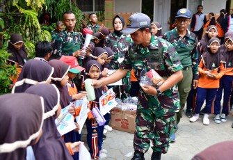Safari Mobil Pintar Rumpin Juanda Cendekia Puspenerbal Sambangi Sekolah di Malang