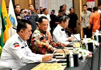 Gubernur Kepulauan Riau H Ansar Ahmad Dampingi Mendagri Pimpin Rakor Pengendalian Inflasi dan Evaluasi APBD TA 2023 Provinsi Kepri