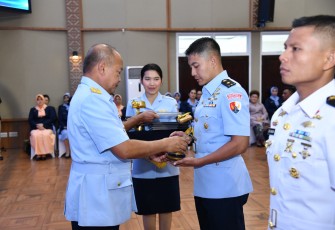 Wakasau Pimpin Upacara Tupdik Seskoau A-60 TP 2023