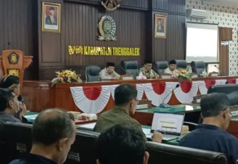 Situasi rapat Banggar DPRD Kabupaten Trenggalek, di Gedung Graha Paripurna, bersama TAPD.