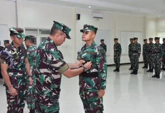 Komandan Kodiklatal (Dankodiklatal), Letjen TNI Marinir Nur Alamsyah memimpin Upacara Pembukaan Pendidikan Pertama Perwira PK TNI Angkatan Laut, Angkatan Ke-30 Khusus Tenaga Kesehatan (Susgakes) TA. 2023, bertempat di Gedung Betelguese Pusdiklapa Kodikopsla Kodiklatal, Bumimoro Surabaya, Rabu (27/12/2023)