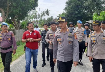 Kapolres saat tinjau Pengamanan pemilihan Kepala Desa Antar Waktu.
