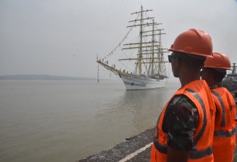 KRI Bima Suci Tiba di Surabaya