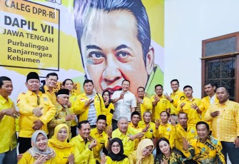 Bamsoet saat meresmikan Posko Bersama Bambang Soesatyo Kabupaten Banjarnegara Jawa Tengah, Jumat (17/11/23).