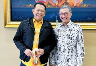 Bamsoet saat bertemu Duta Besar RI untuk Thailand Rachmat Budiman di Bangkok, Senin (27/11/23). 