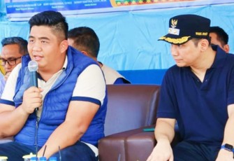 Bupati Roby saat Temu Wicara di Desa Mapur