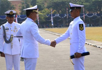 Dankodiklatal Ingatkan Siswa Jangan Berpuas Diri Karena Sudah Jadi Prajurit TNI AL 