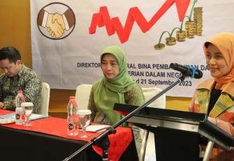 Direktur Sinkronisasi Urusan Pemerintahan Daerah III Kemendagri Erliani Budi Lestari 