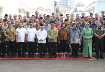 Foto bersama usai Rakornas Percepatan Penurunan Stunting yang dipimpin Wakil Presiden RI Ma’ruf Amin, di Kantor Wakil Presiden, Jakarta, Jumat (6/10/2023).